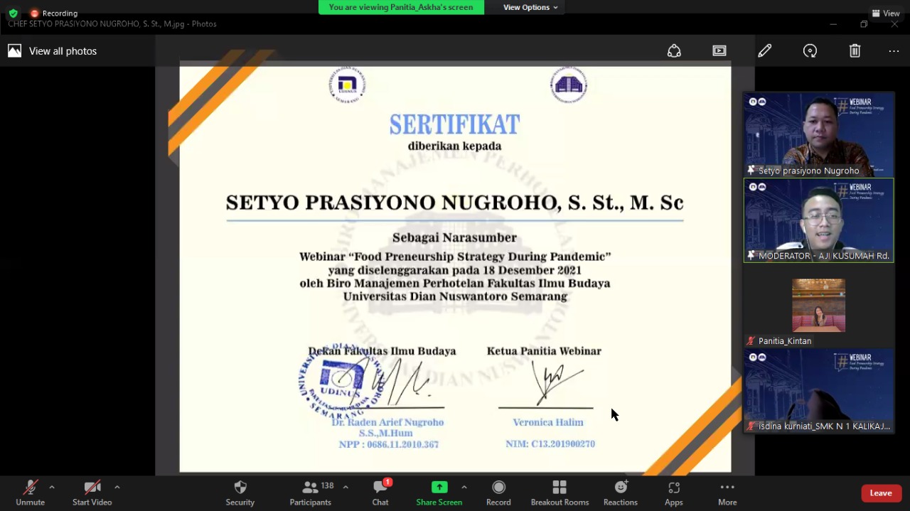 penyerahan sertifikat secara virtual kepada pembicara 2
